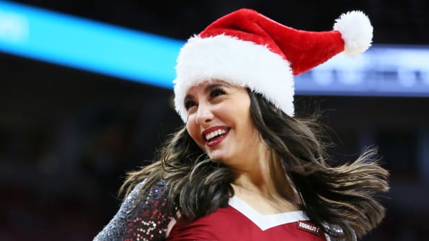 Hogs Cheerleader-Elon